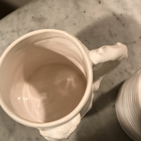 Set of Pottery Barn mugs. - Picture 4 of 6